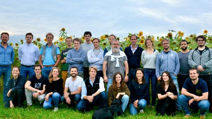 Pour répondre à l’engouement des agriculteurs, Soil Capital a levé 2 M€ de fonds lui ayant permis notamment de doubler ses effectifs, qui atteignent désormais 25 collaborateurs (ici, l’équipe presque au complet). © SOIL CAPITAL